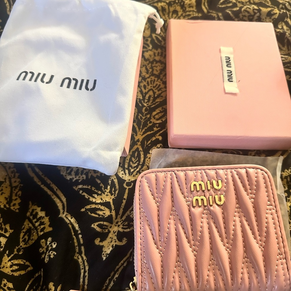 Miu Miu Pink Quilted Wallet with Matelassé Design